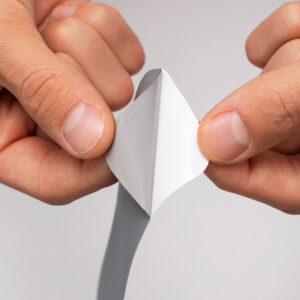 Itseliimautuva heijastinnauha