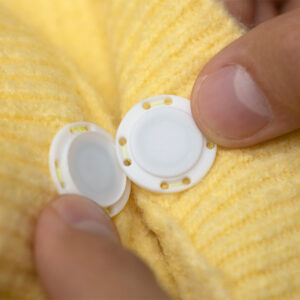 Kiinni ommeltavat magneettinapit