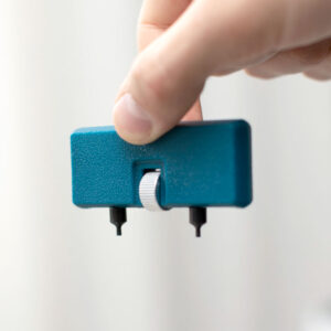 Kellon takakannen avaaja - Pariston vaihtamista varten