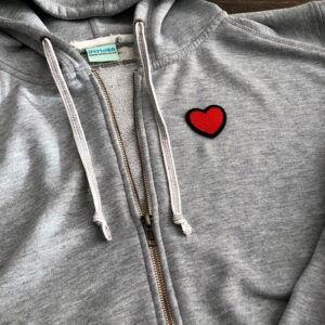 Alternative view of Söpö punainen sydän - Kangasmerkki