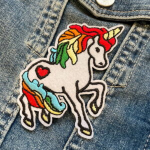 Alternative view of Yksisarvinen saatenkaariharjalla - Kangasmerkki