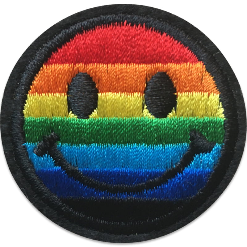 Smiley sateenkaaren väreissä - Kangasmerkki